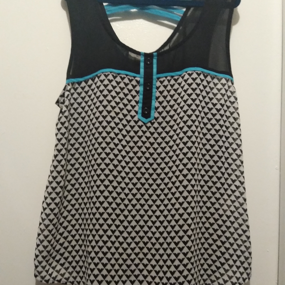 Black sleeves top with bright blue details